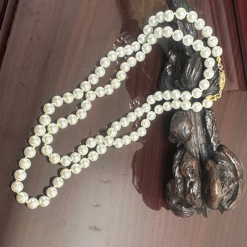 Classic faux Pearl Strand Necklace - White Pearls